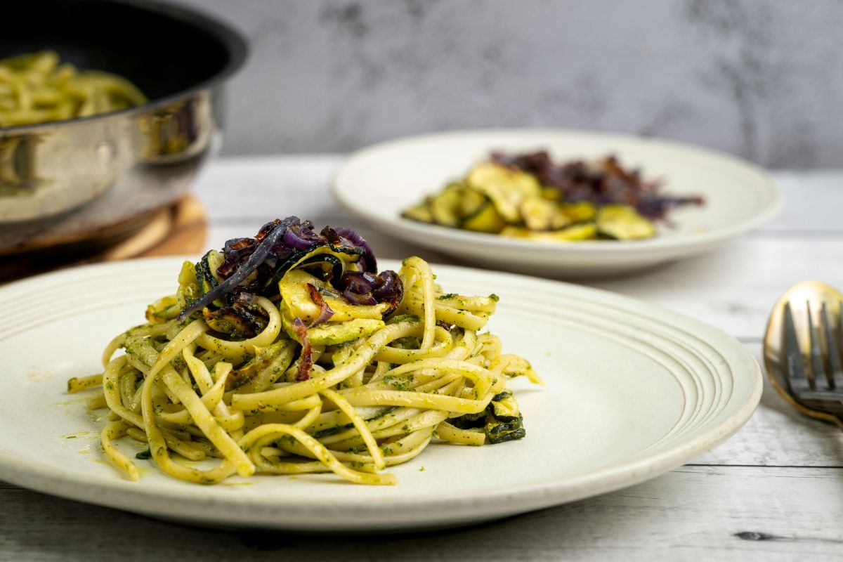 Pesto di melanzana, ricotta affumicata e mandorle