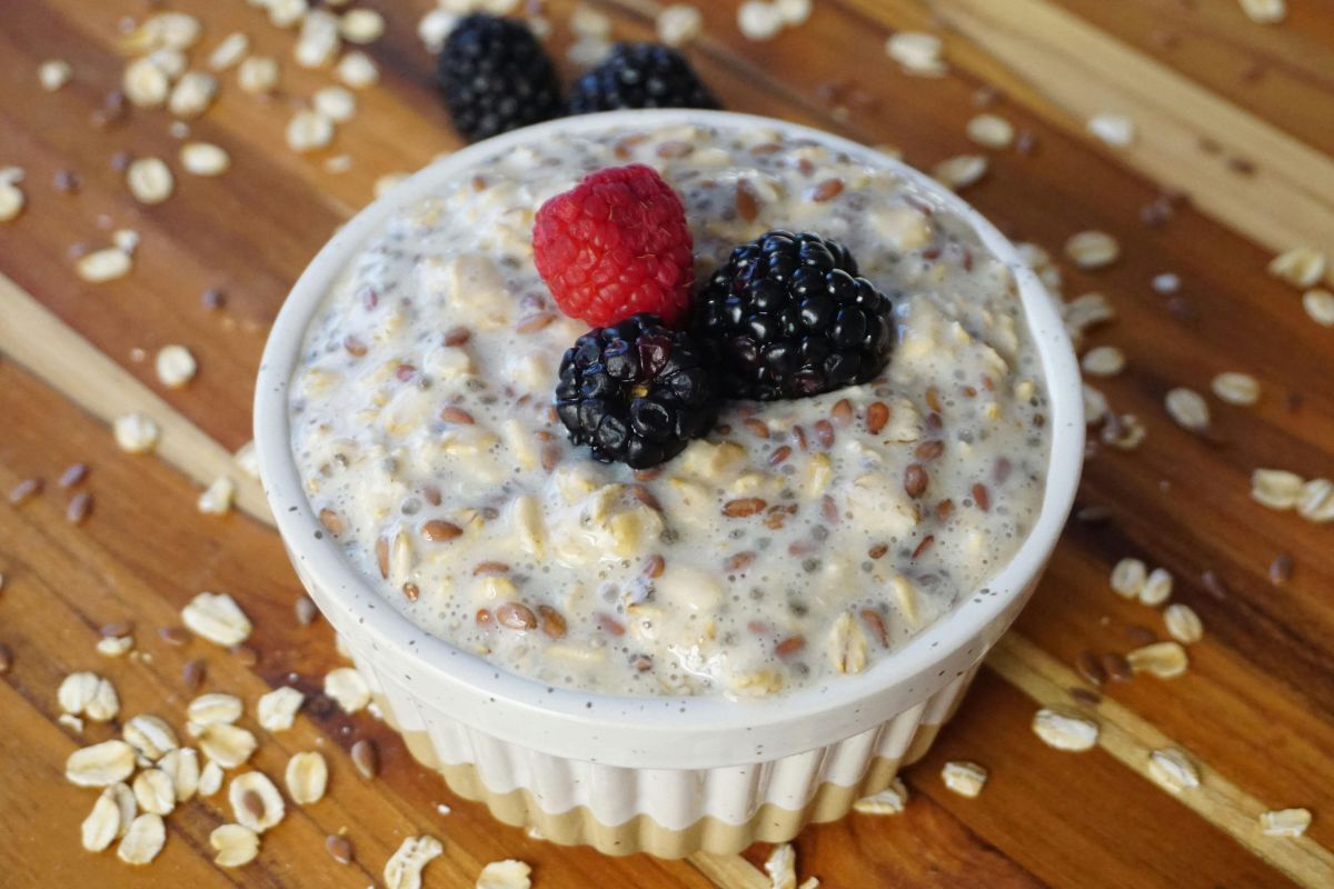 Porridge ai frutti di bosco con latte scremato