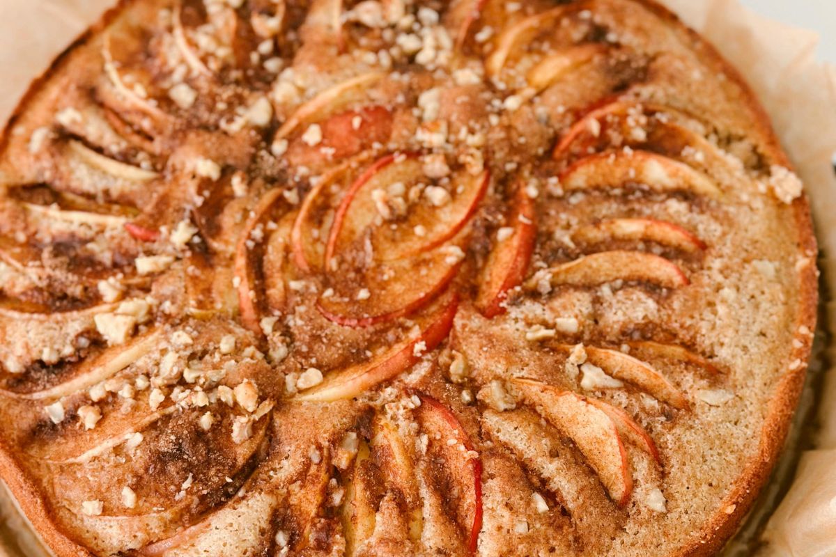 Torta di mele croccante con le noci