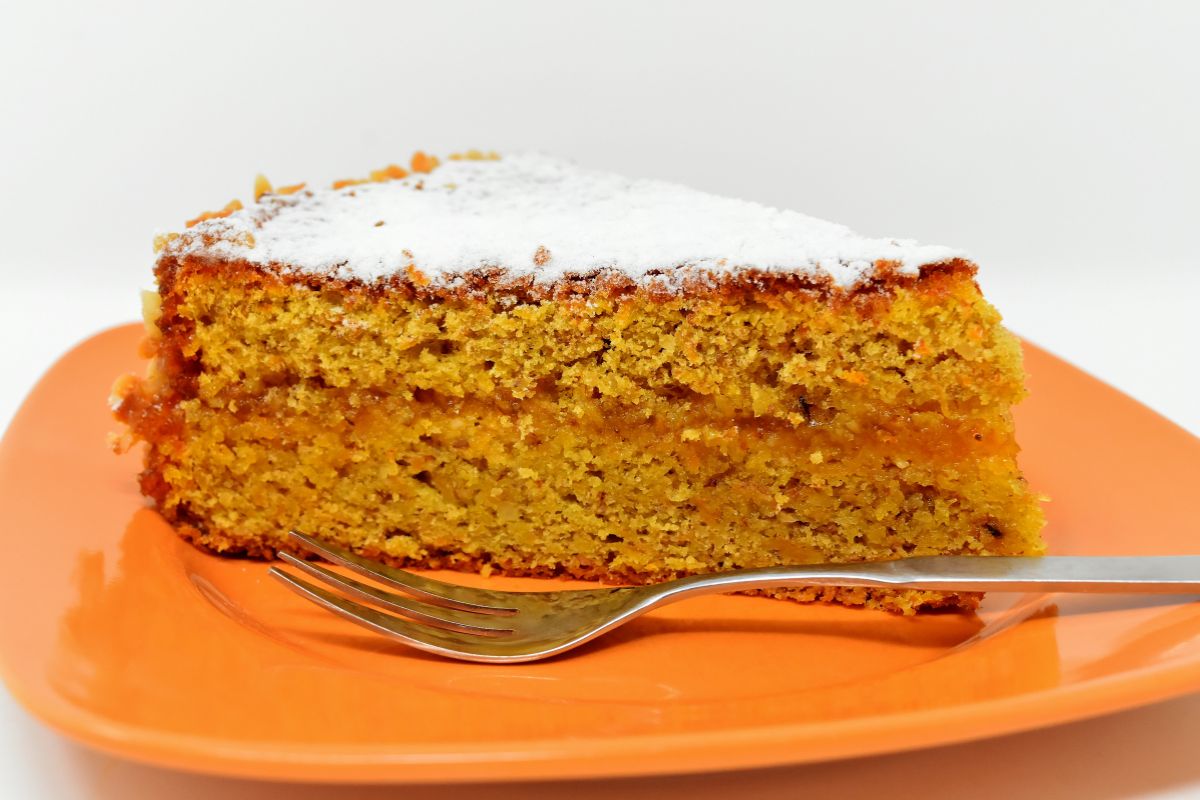 Torta integrale di carote e nocciole