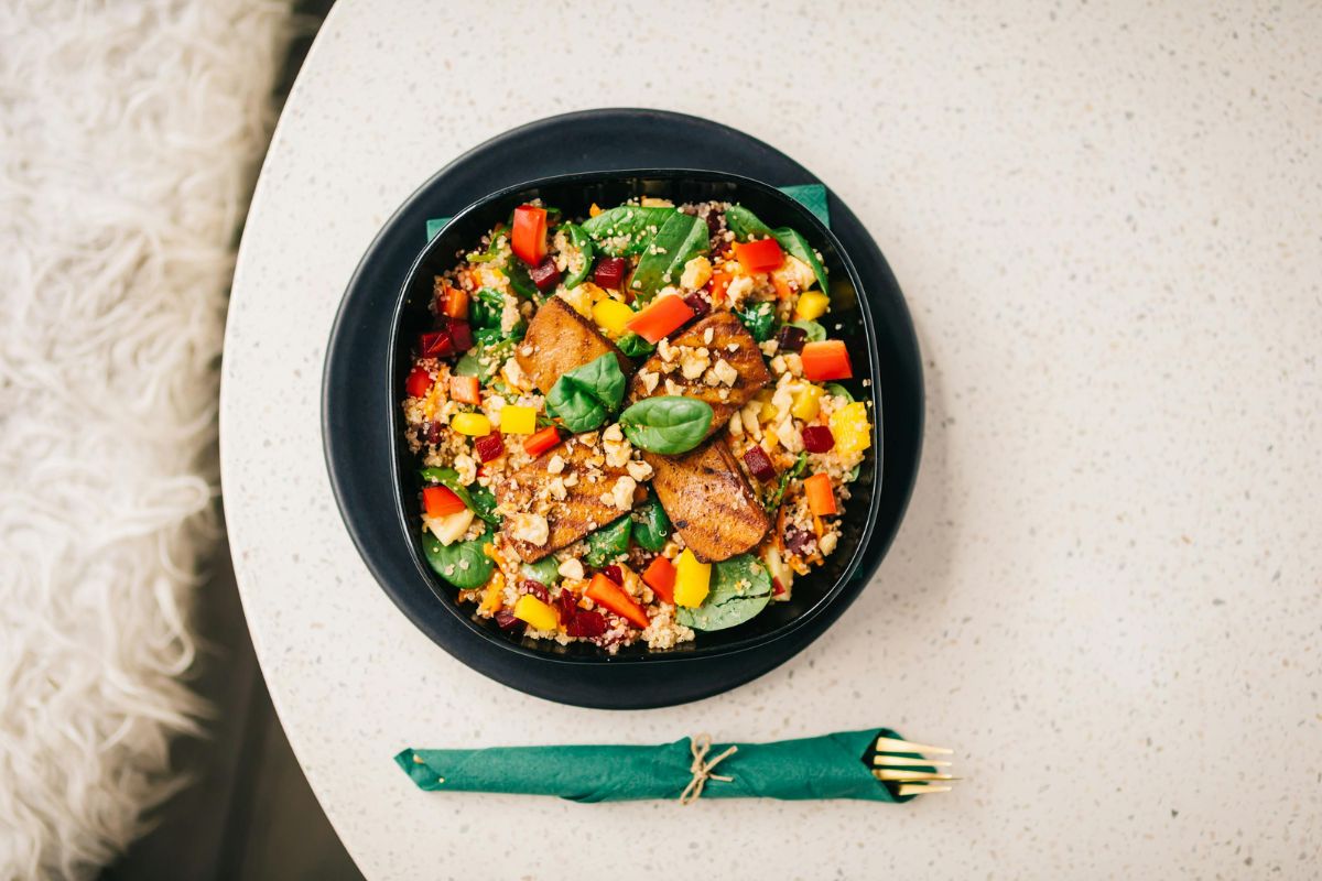 Insalata di quinoa, carote e zucchine